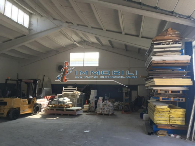 Immagine 2 di Capannone industriale in affitto  in VIA ABRUZZI a San Giuliano Milanese