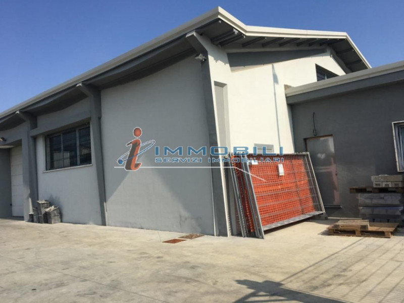 Immagine 3 di Capannone industriale in affitto  in VIA ABRUZZI a San Giuliano Milanese