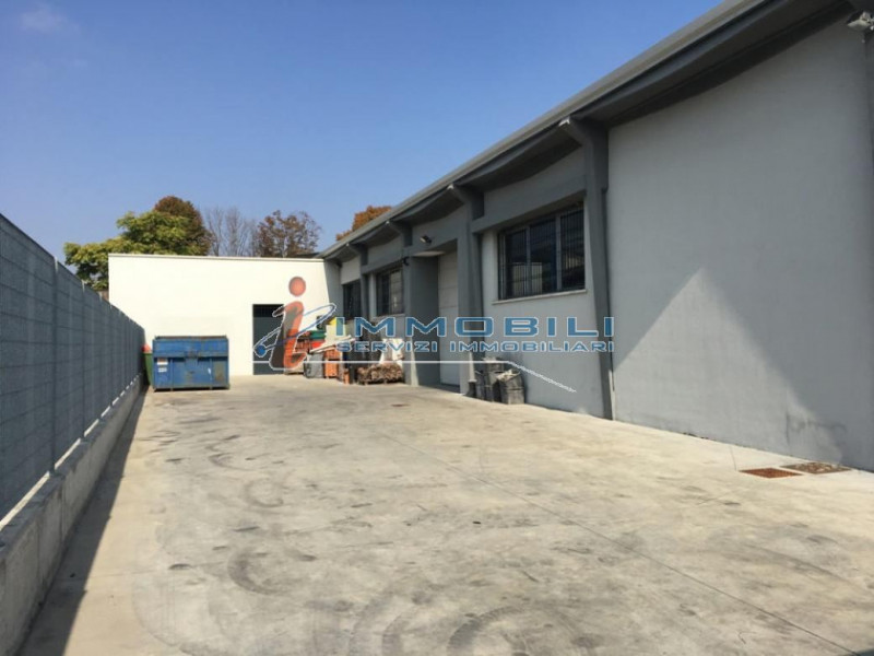 Immagine 4 di Capannone industriale in affitto  in VIA ABRUZZI a San Giuliano Milanese