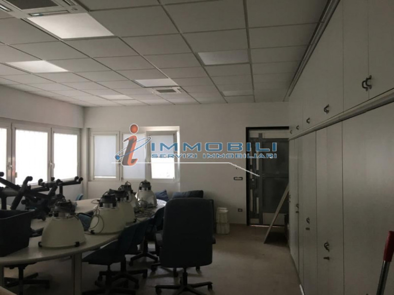 Immagine 5 di Capannone industriale in affitto  in VIA ABRUZZI a San Giuliano Milanese