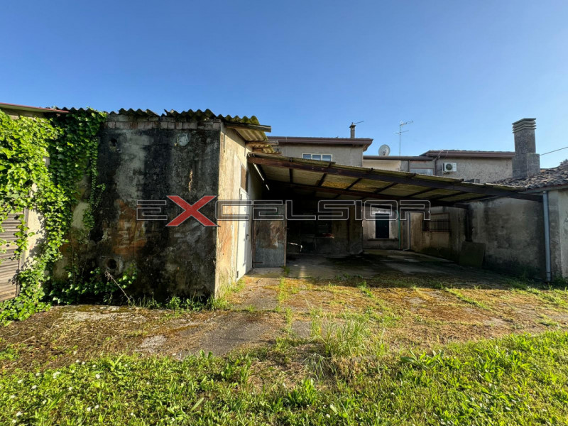 Immagine 7 di Capannone industriale in vendita  in Corso Risorgimento n. 160 a Porto Viro