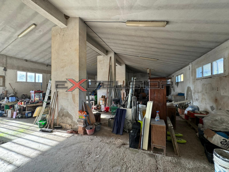 Immagine 10 di Capannone industriale in vendita  in Corso Risorgimento n. 160 a Porto Viro