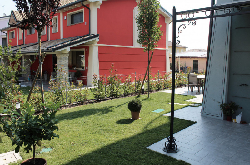 Immagine 2 di Casa bifamiliare in vendita  in Via Borgazzo a Sissa Trecasali