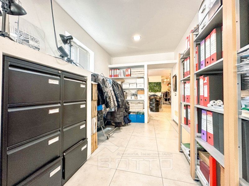 Immagine 3 di Capannone industriale in vendita  in Corso Rolandi 181 a Quarona