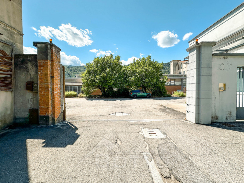 Immagine 5 di Capannone industriale in vendita  in Corso Rolandi 181 a Quarona