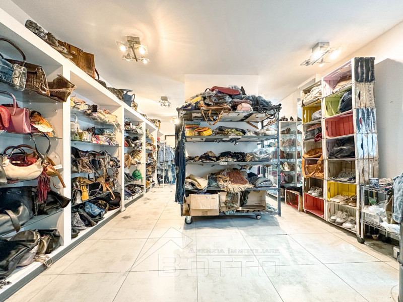 Immagine 7 di Capannone industriale in vendita  in Corso Rolandi 181 a Quarona