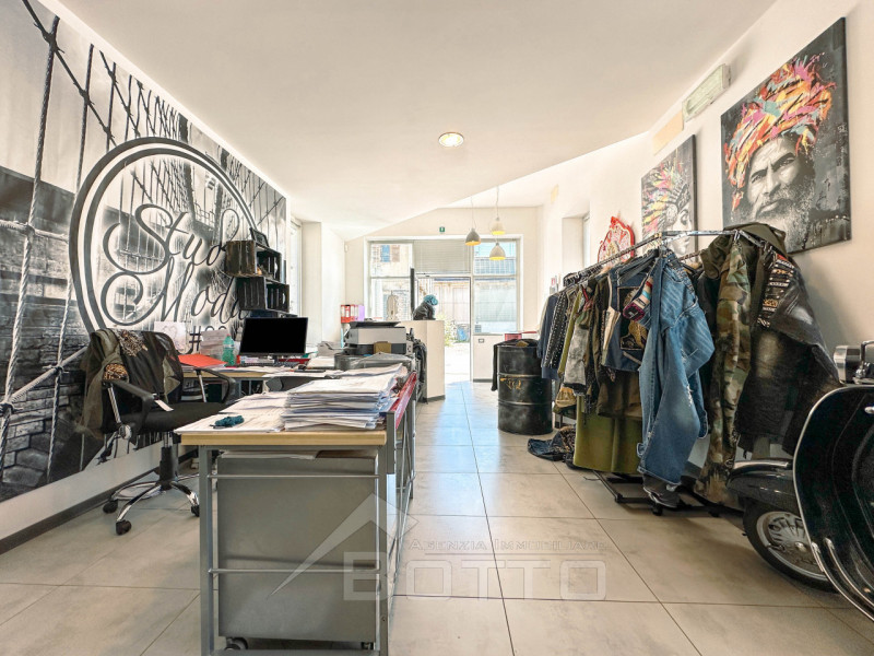 Immagine 9 di Capannone industriale in vendita  in Corso Rolandi 181 a Quarona