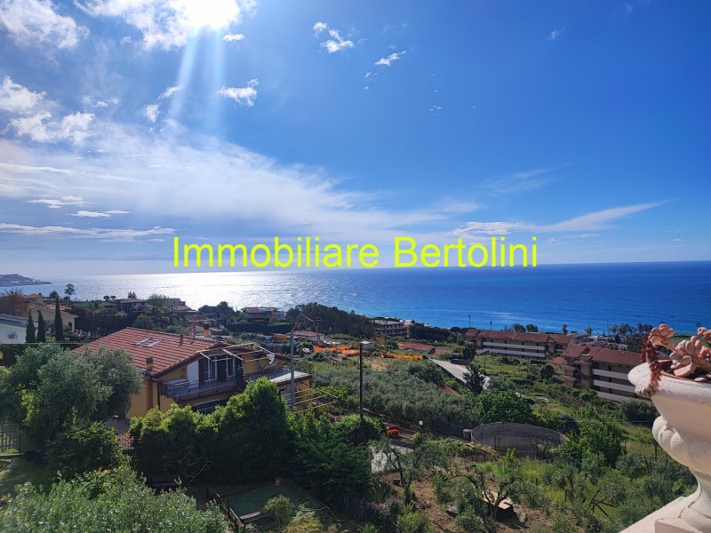 Immagine 2 di Casa bifamiliare in vendita  in VIA PADRE SEMERIA a San Remo