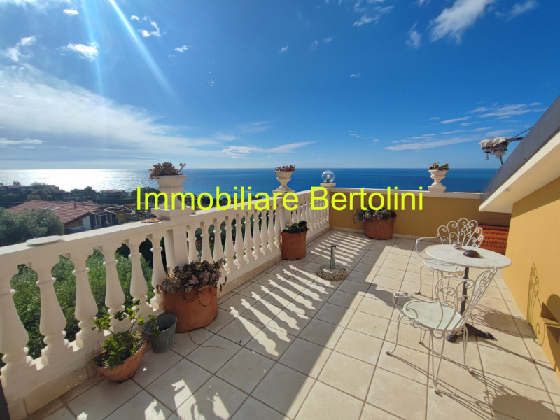 Immagine 6 di Casa bifamiliare in vendita  in VIA PADRE SEMERIA a San Remo