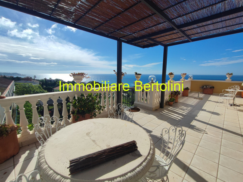 Immagine 7 di Casa bifamiliare in vendita  in VIA PADRE SEMERIA a San Remo