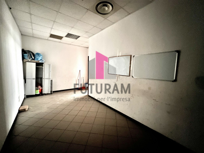 Immagine 23 di Capannone industriale in vendita  in VIA FRANCESCO CILEA 4 a Vicenza