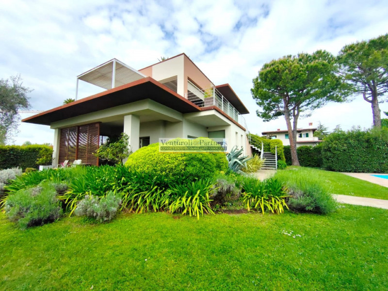 Immagine 4 di Villa in vendita  in Via della Valle a Moniga Del Garda