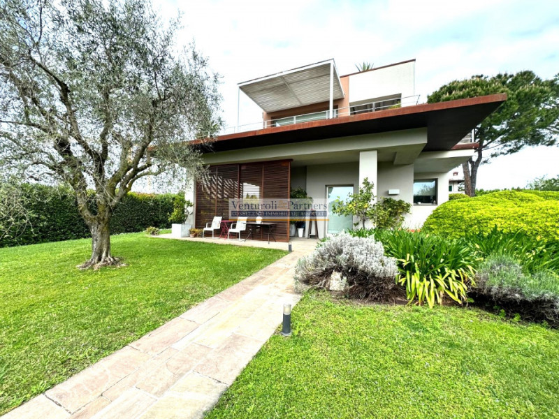 Immagine 7 di Villa in vendita  in Via della Valle a Moniga Del Garda
