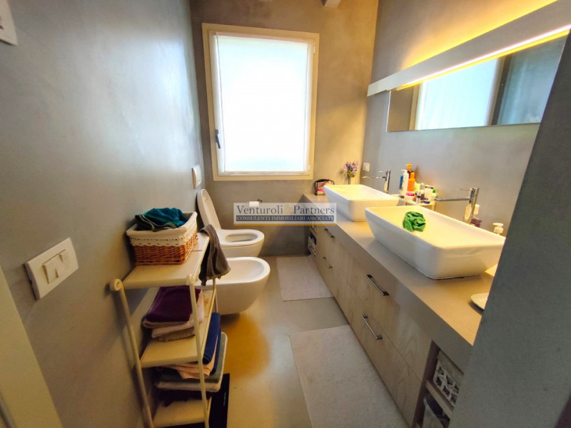 Immagine 25 di Villa in vendita  in Via della Valle a Moniga Del Garda