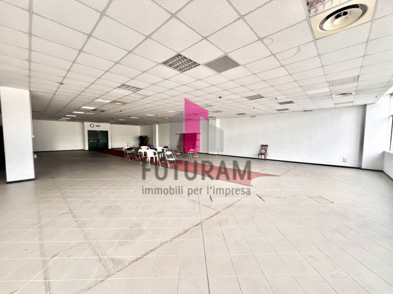 Immagine 10 di Ufficio in vendita  in VIA FRANCESCO CILEA 4 a Vicenza