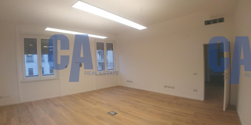Immagine 2 di Ufficio in affitto  in VIA FREGUGLIA CARLO a Milano
