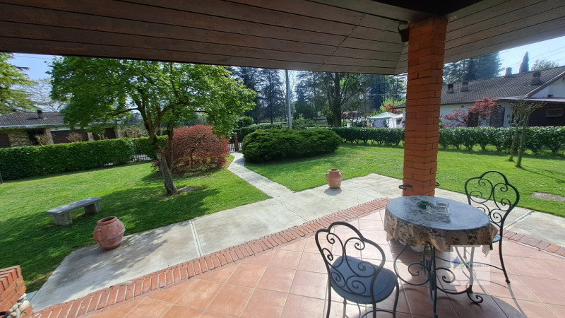 Immagine 2 di Villa in vendita  a Robecchetto Con Induno