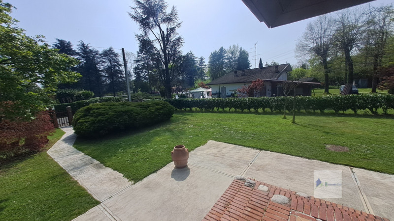 Immagine 4 di Villa in vendita  a Robecchetto Con Induno