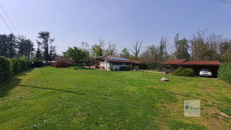 Immagine 8 di Villa in vendita  a Robecchetto Con Induno