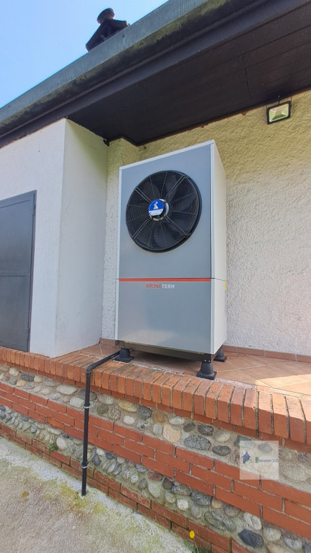 Immagine 10 di Villa in vendita  a Robecchetto Con Induno