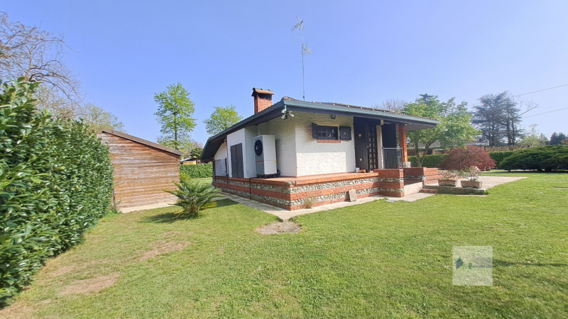 Immagine 22 di Villa in vendita  a Robecchetto Con Induno