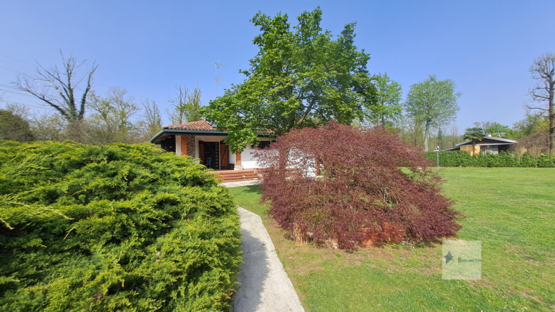 Immagine 26 di Villa in vendita  a Robecchetto Con Induno