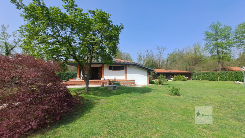 Immagine 27 di Villa in vendita  a Robecchetto Con Induno