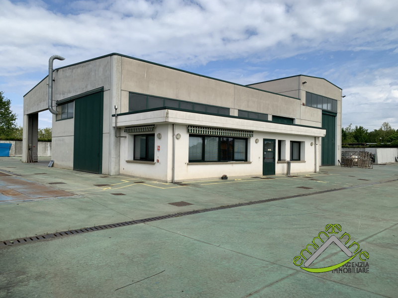 Immagine 1 di Capannone industriale in affitto  in via giacomo puccini a Campagna Lupia