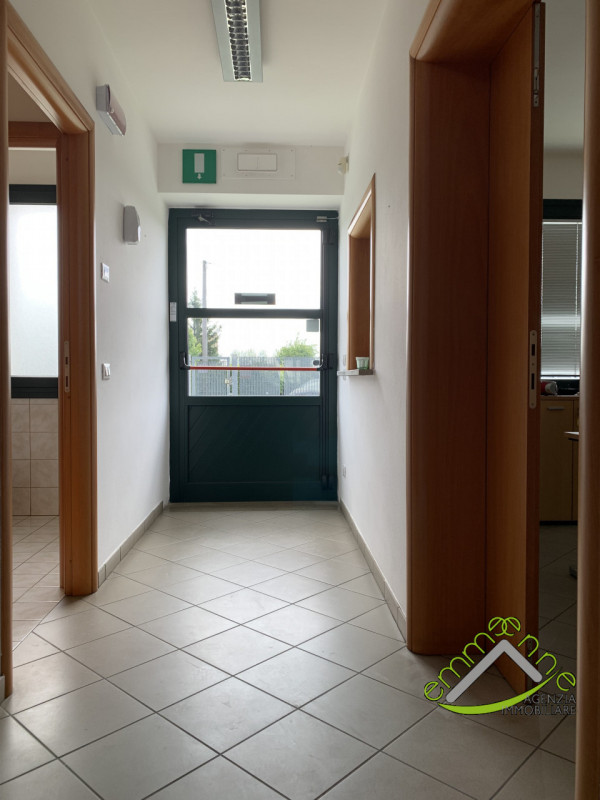 Immagine 2 di Capannone industriale in affitto  in via giacomo puccini a Campagna Lupia