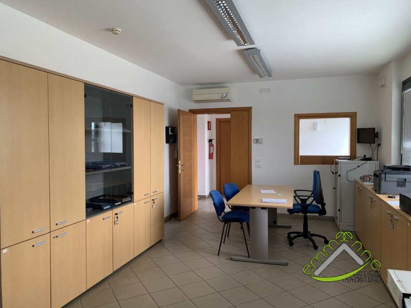 Immagine 3 di Capannone industriale in affitto  in via giacomo puccini a Campagna Lupia