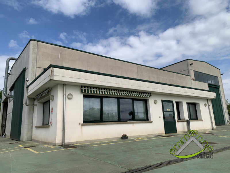 Immagine 8 di Capannone industriale in affitto  in via giacomo puccini a Campagna Lupia