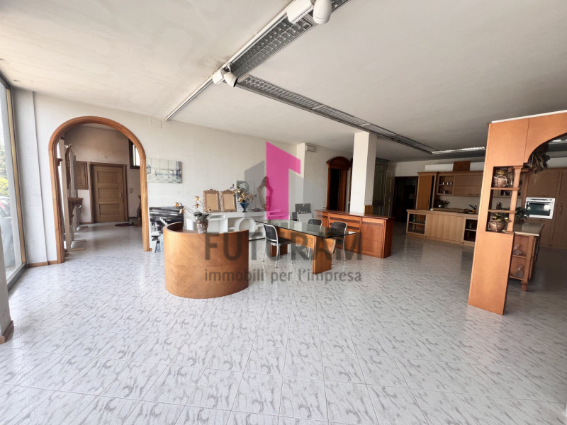 Immagine 3 di Capannone industriale in vendita  in Via Marosticana 180 a Dueville