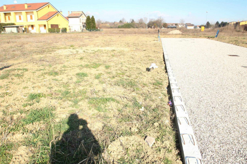 Immagine 2 di Terreno in vendita  a Santa Maria Di Sala