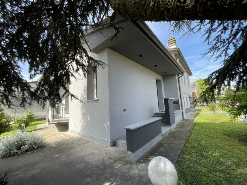 Immagine 3 di Casa indipendente in vendita  a Suzzara