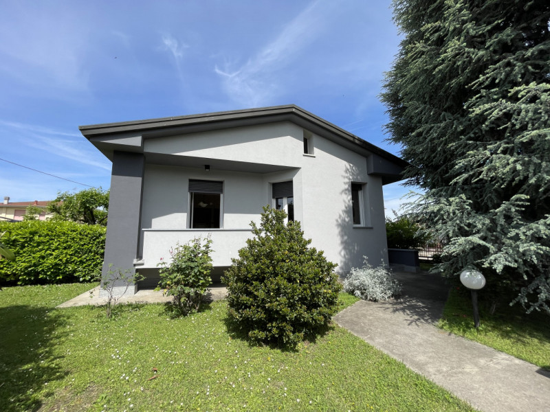 Immagine 42 di Casa indipendente in vendita  a Suzzara