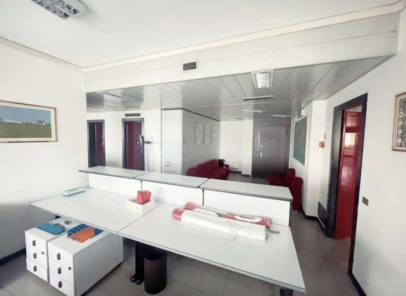 Immagine 1 di Ufficio in affitto  a Padova