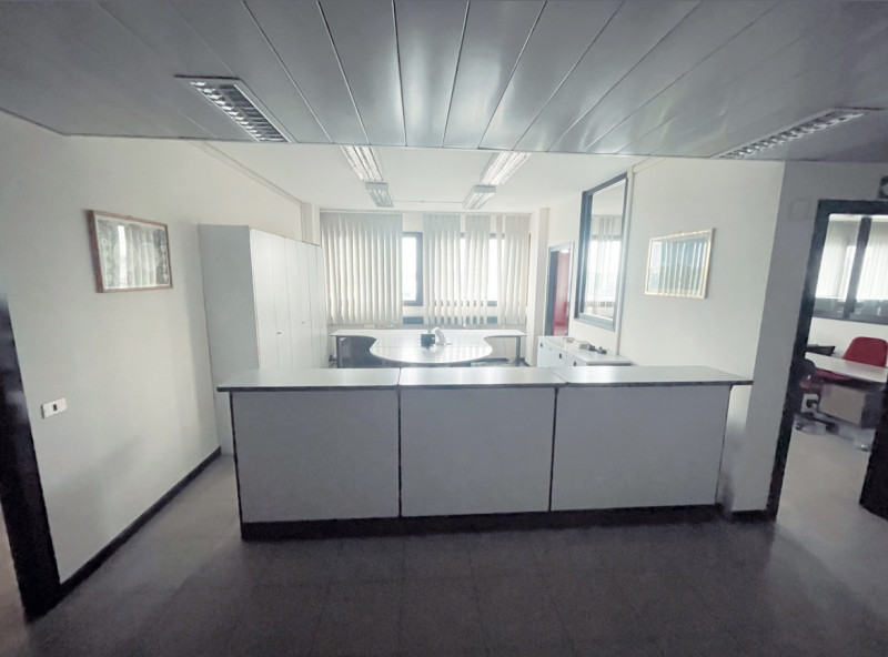 Immagine 2 di Ufficio in affitto  a Padova