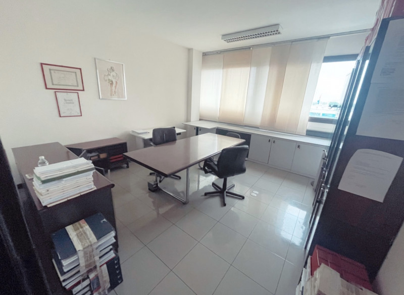 Immagine 6 di Ufficio in affitto  a Padova