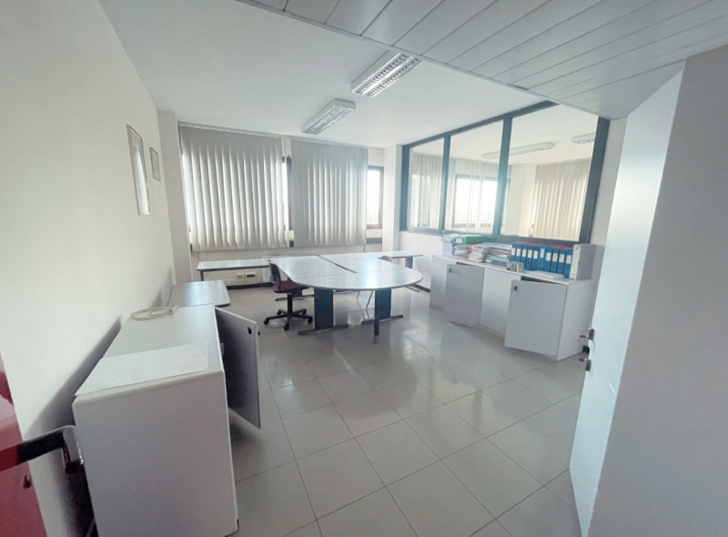 Immagine 7 di Ufficio in affitto  a Padova