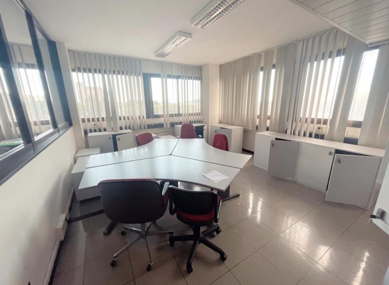 Immagine 8 di Ufficio in affitto  a Padova