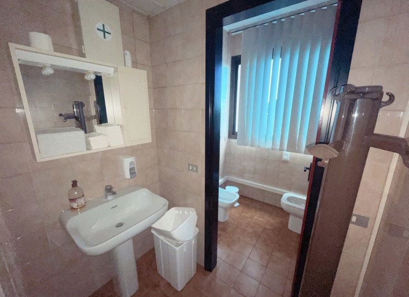 Immagine 11 di Ufficio in affitto  a Padova