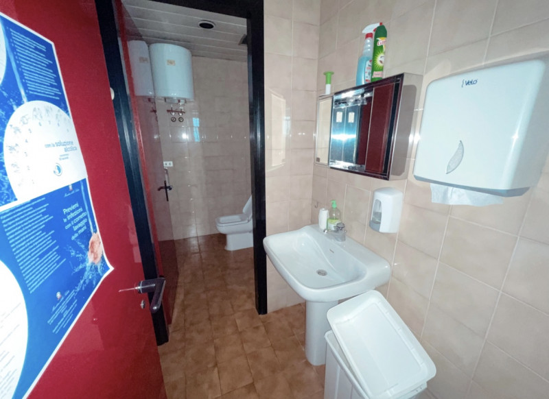 Immagine 14 di Ufficio in affitto  a Padova