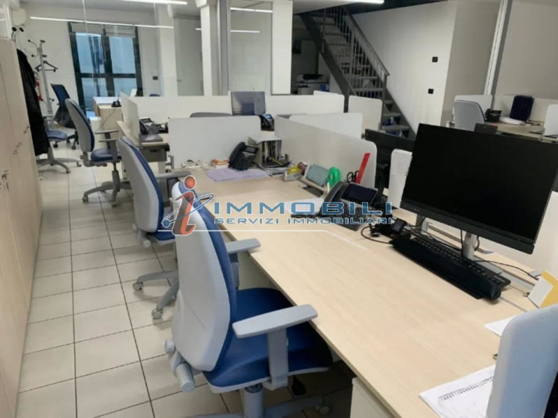 Immagine 2 di Ufficio in vendita  in VIALE MONZA a Milano