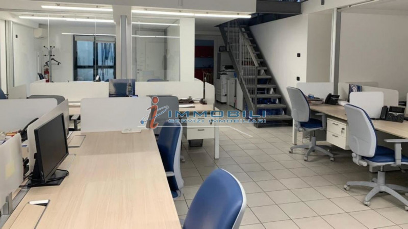 Immagine 3 di Ufficio in vendita  in VIALE MONZA a Milano