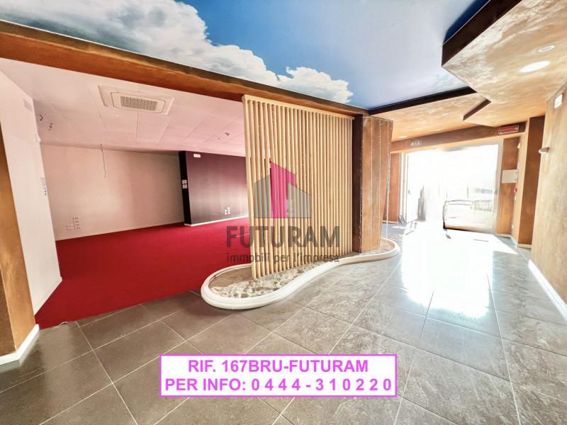 Immagine 1 di Negozio in vendita  in via montegrappa a Marostica