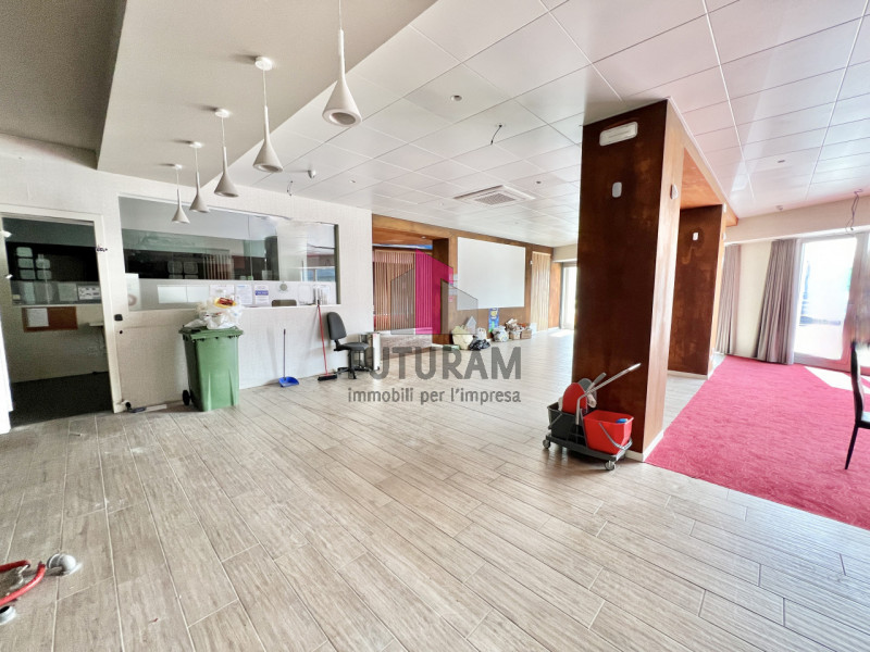 Immagine 10 di Negozio in vendita  in via montegrappa a Marostica