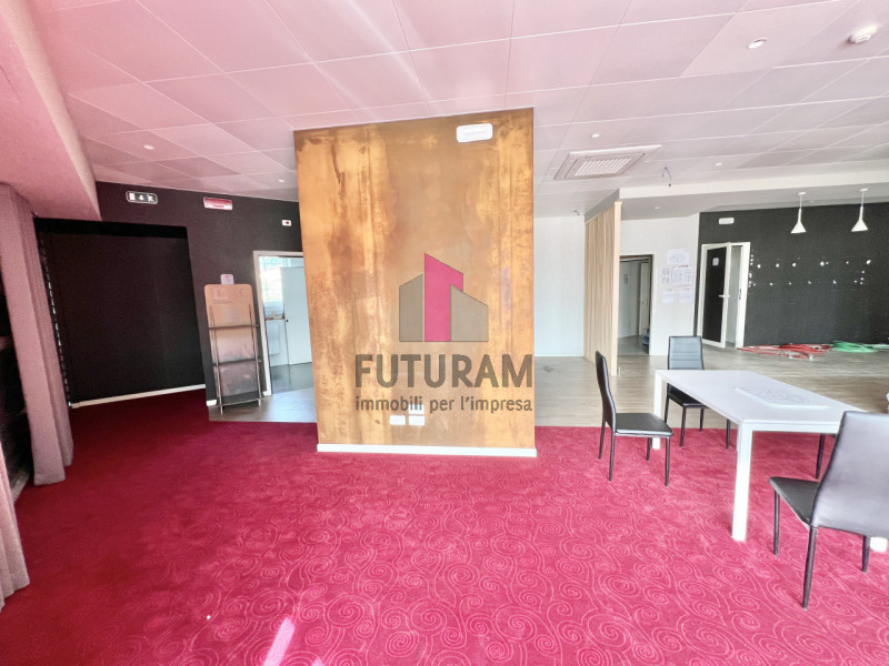 Immagine 11 di Negozio in vendita  in via montegrappa a Marostica