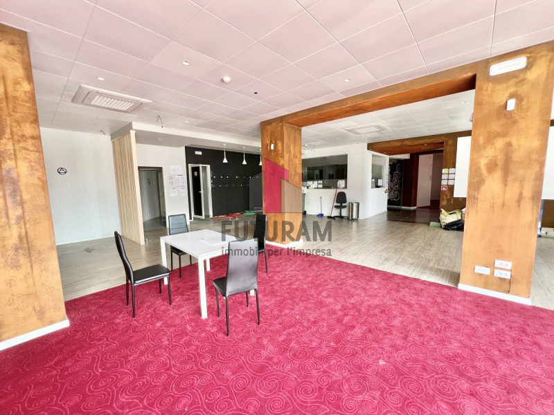 Immagine 12 di Negozio in vendita  in via montegrappa a Marostica