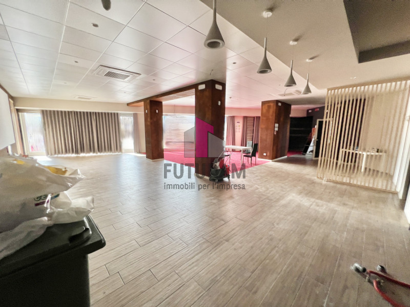 Immagine 14 di Negozio in vendita  in via montegrappa a Marostica