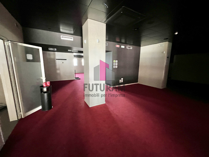 Immagine 17 di Negozio in vendita  in via montegrappa a Marostica